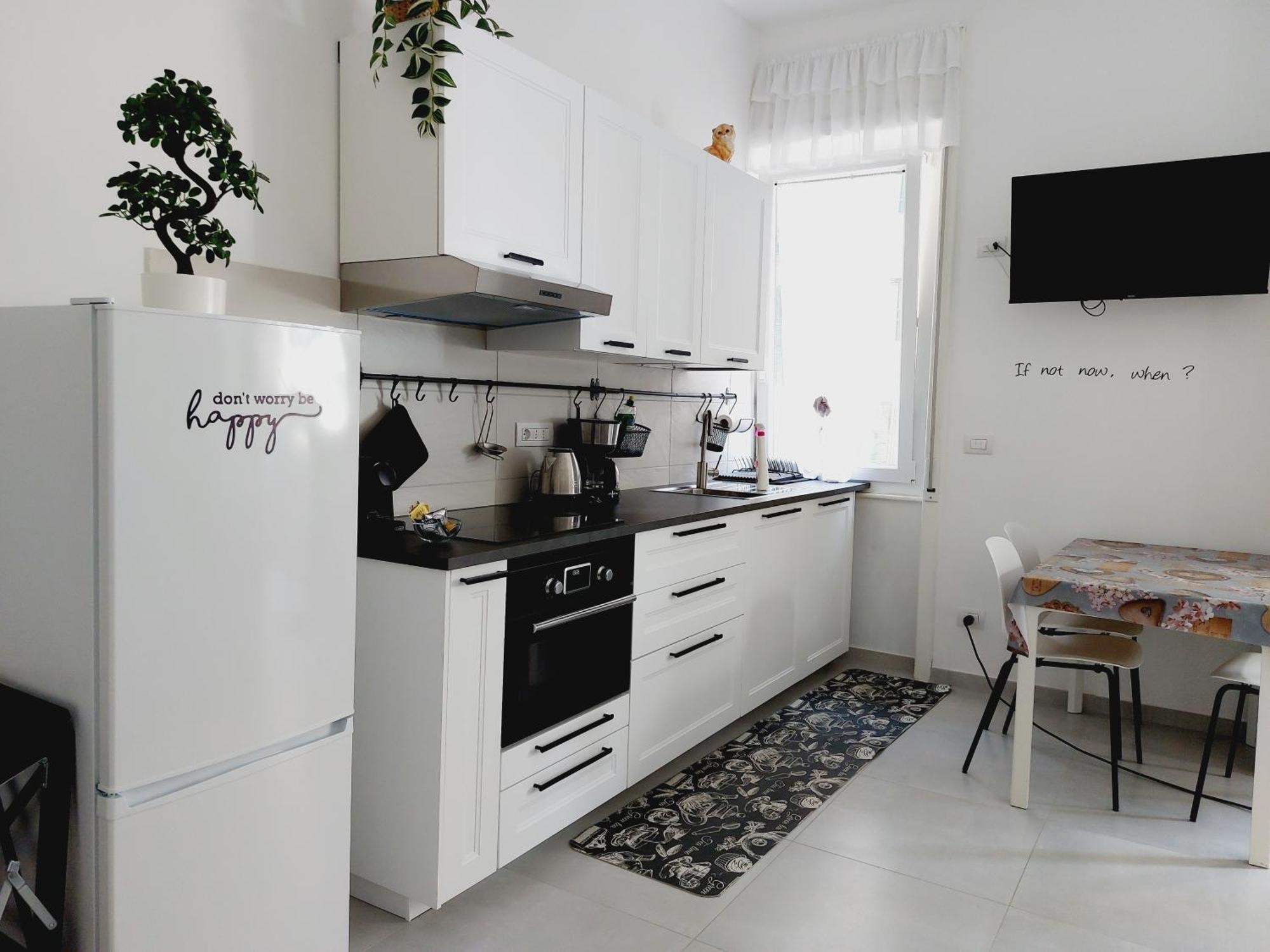 I Apartment *
